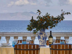 Гостиница Luxury villa near the beach with wonderful view of Aeolian Island, Сан Коно